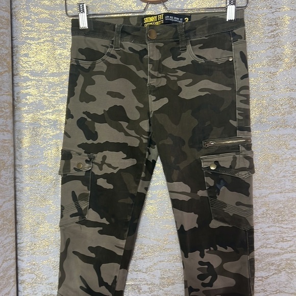 Ym Inc Low Rise Skinny Fit Military Camo Jeans Size 3 - Picture 4 of 16